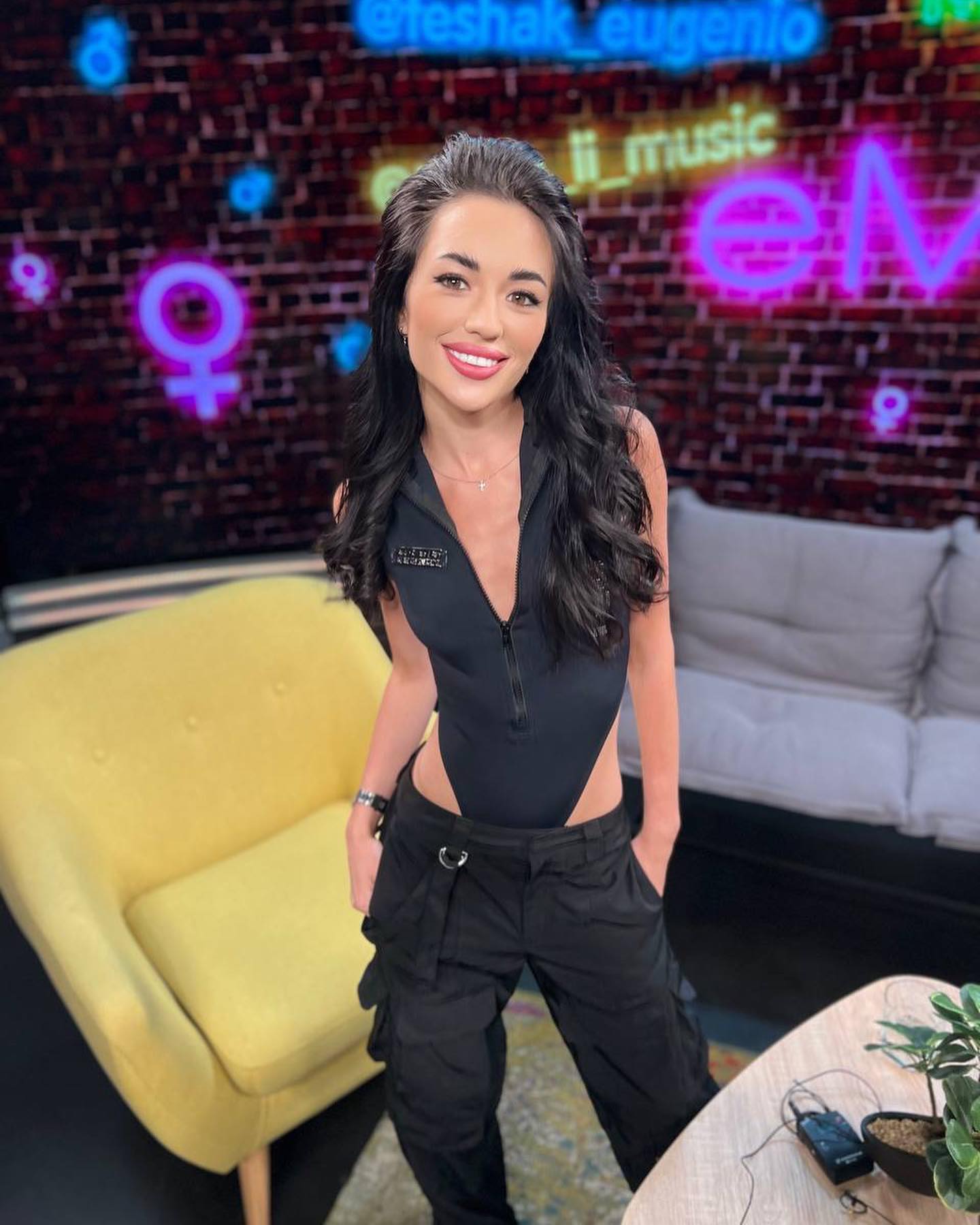 "Меня била мама". Известная украинская певица раскрыла правду о своем детстве