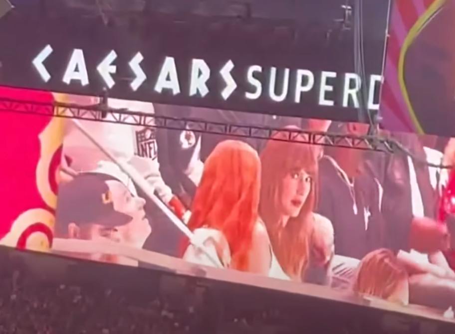 Тейлор Свифт освистали на Супербоуле 2025. Ее реакция стала мемом