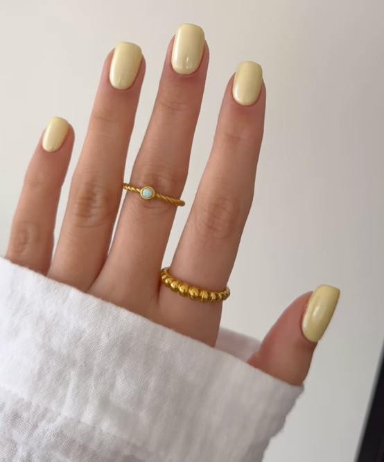 Денежный маникюр на апрель. Эти трендовые дизайны притянут богатство, будто магнит (фото)