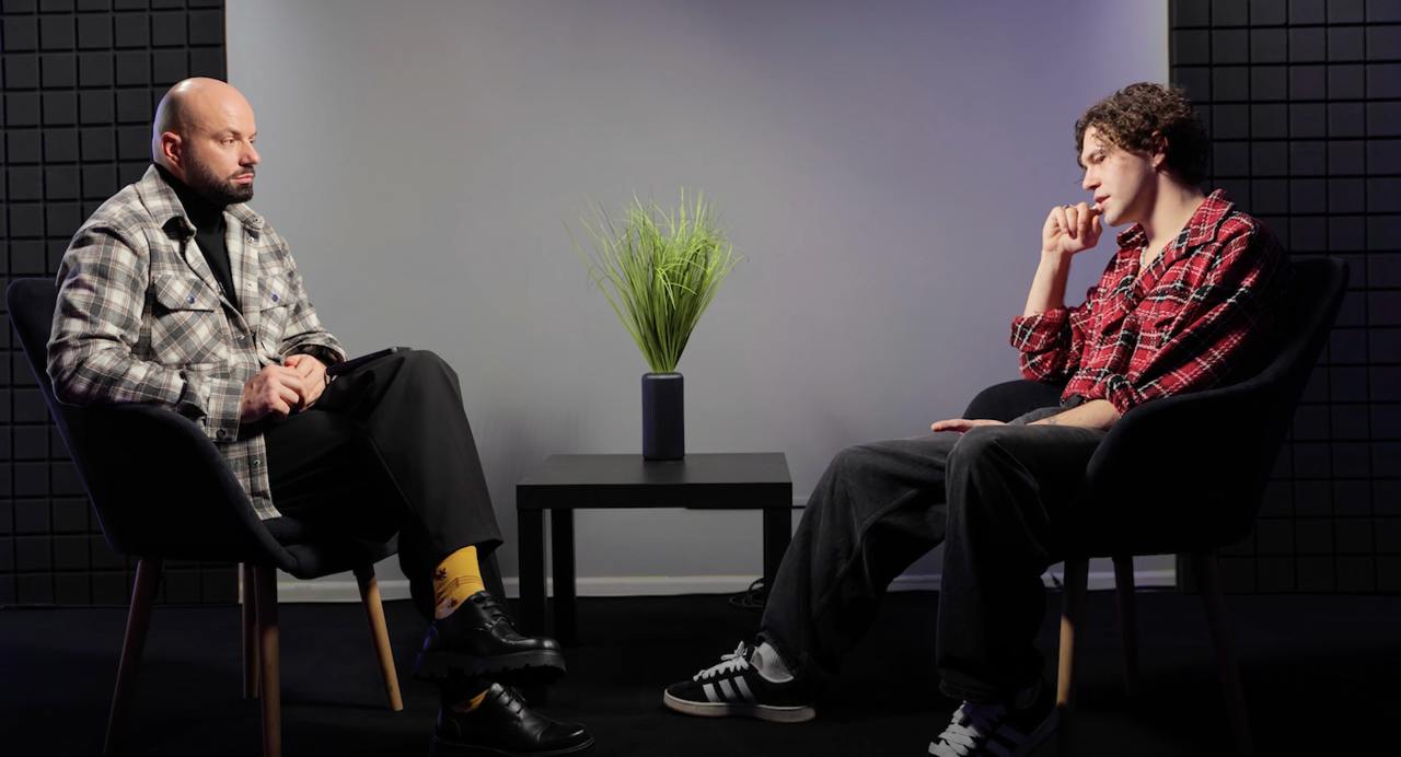 Звезда "Голосу країни" признался, сколько зарабатывает, и почему платит за квартиру пополам с девушкой