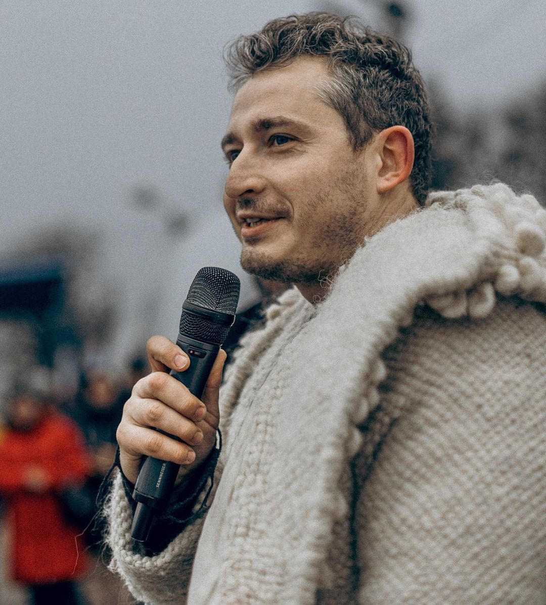 Коля Сєрга помолився за Україну: дуже гарне відео