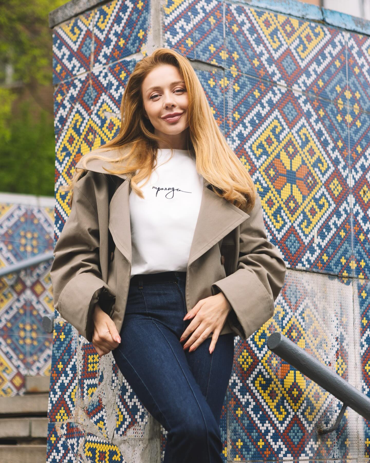 Сколько стоит короткий тренч Тины Кароль из клипа (видео, фото)