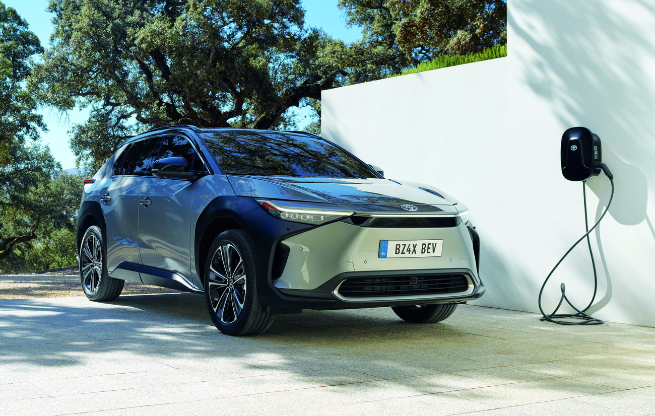 Альтернатива RAV4: Toyota представила свой первый электрический кроссовер