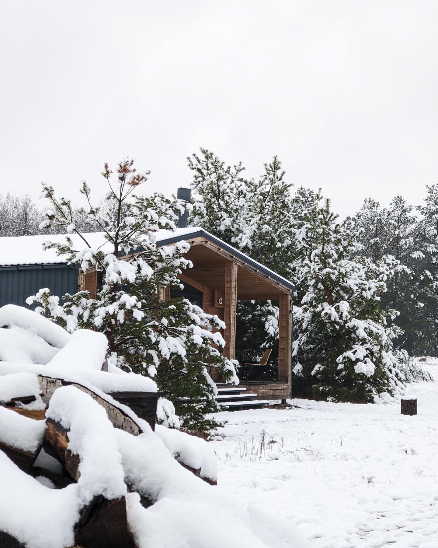 10 заміських будинків і комплексів для відпочинку під Києвом: скільки коштує оренда та як дістатися
