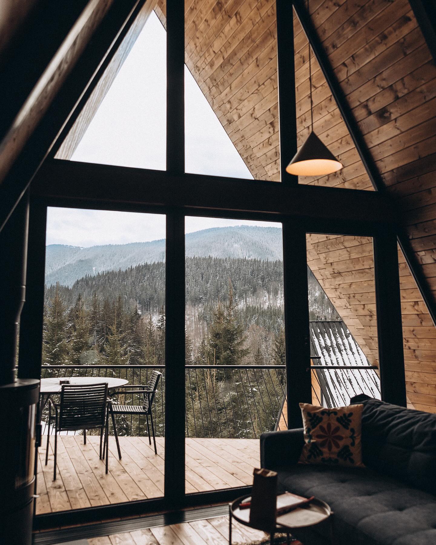 Весенние выходные в Карпатах: топ домов и коттеджей, где можно отдохнуть на природе