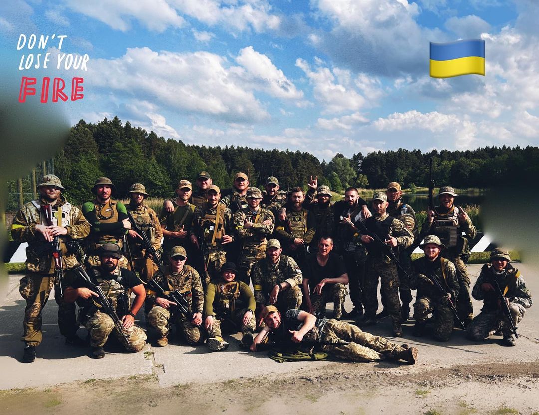 Дмитрий Дикусар впервые за три месяца вышел на связь с фронта и показал, как выглядит