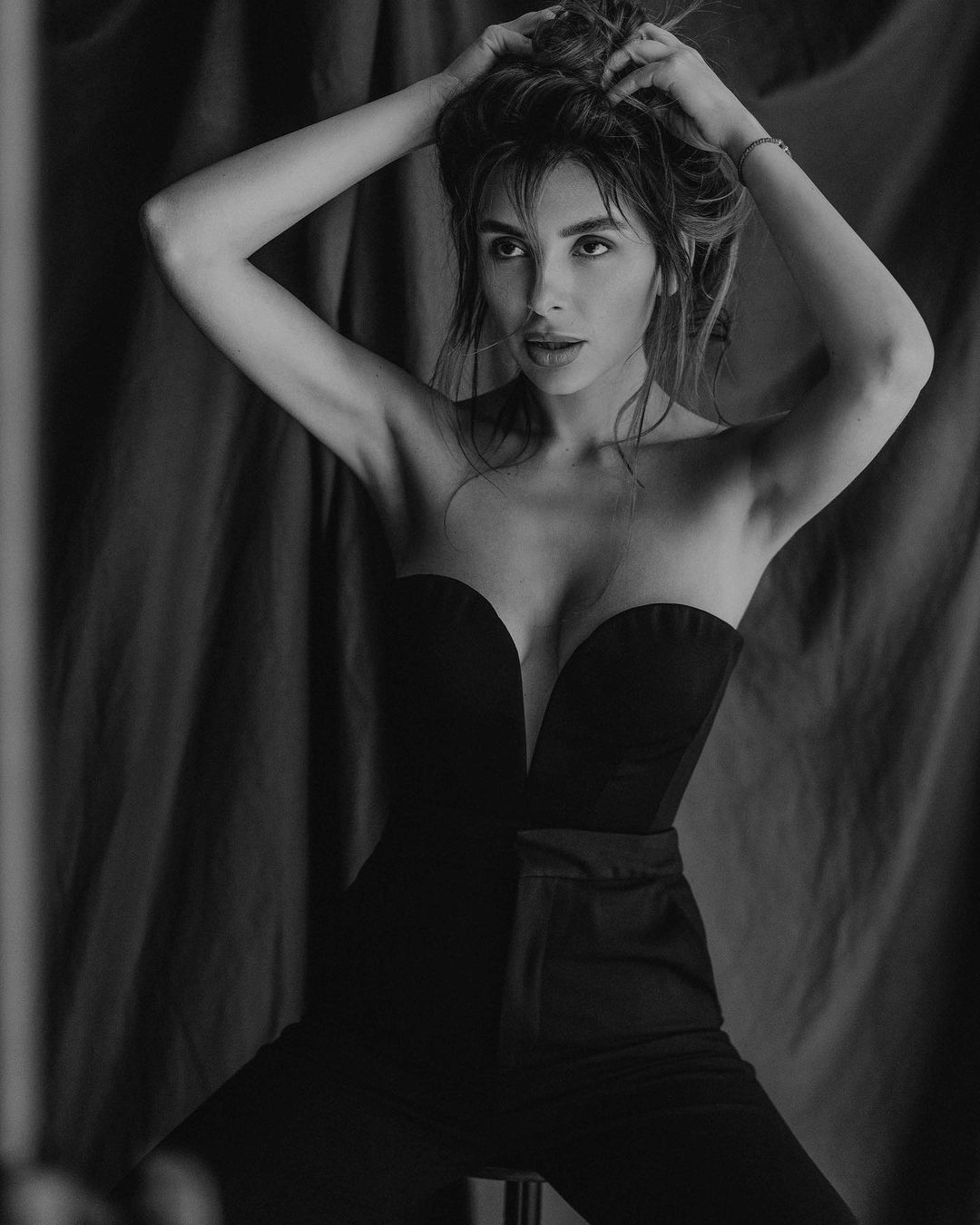 Пробегают мурашки по телу: Макс Барских представил новую песню о любви на расстоянии