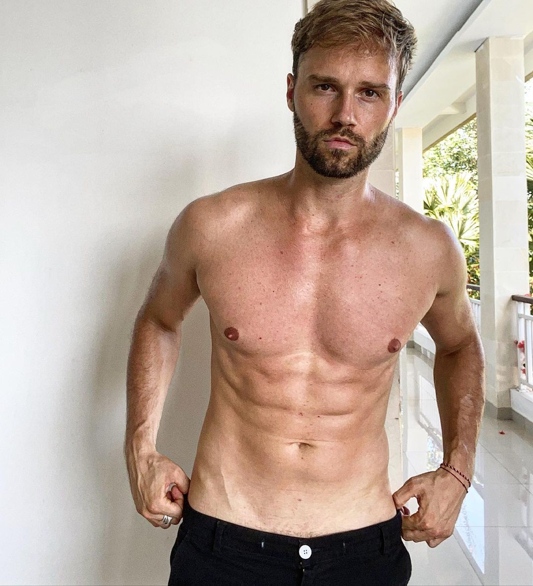 Дурнєв відмовився від участі в шоу "Холостяк": що не влаштувало блогера