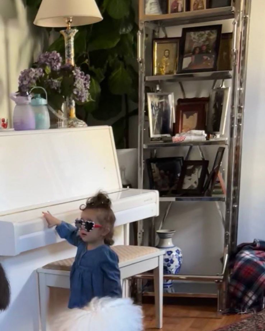 ALYOSHA восхитила редким фото двухлетней дочери