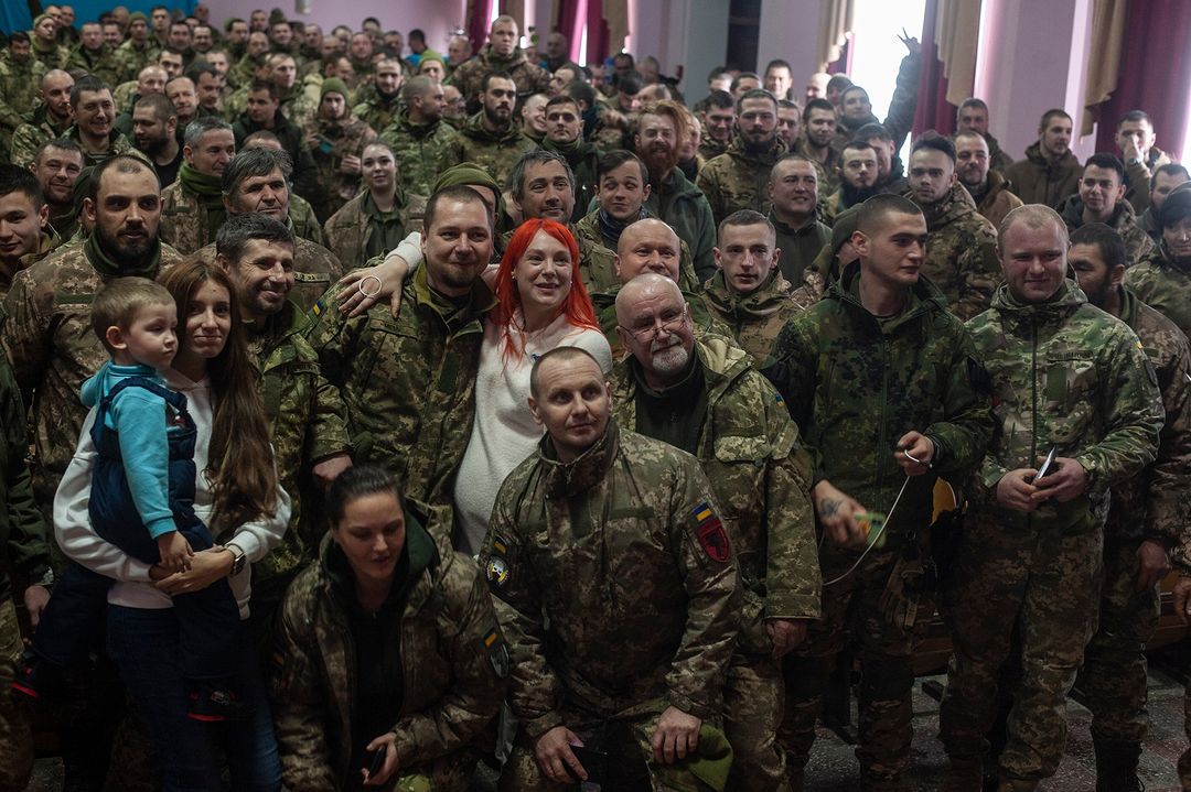 Беременная украинская певица выступила для военных: очень трогательное видео