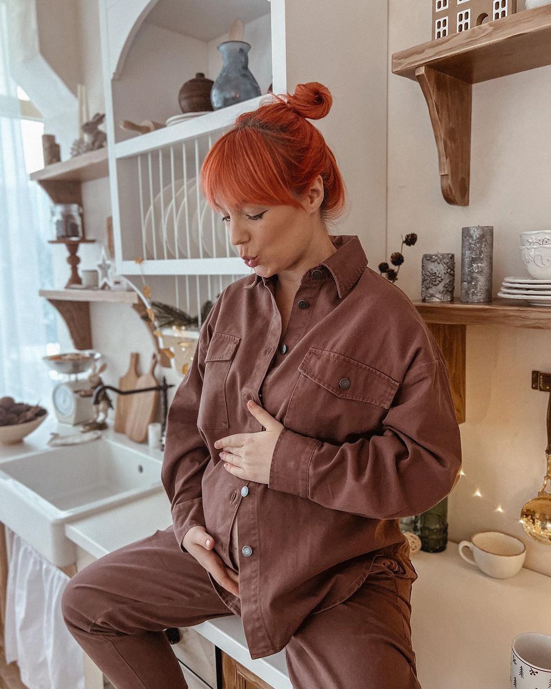 "Завжди тепла і ніжна": українська співачка замилувала вагітними фото