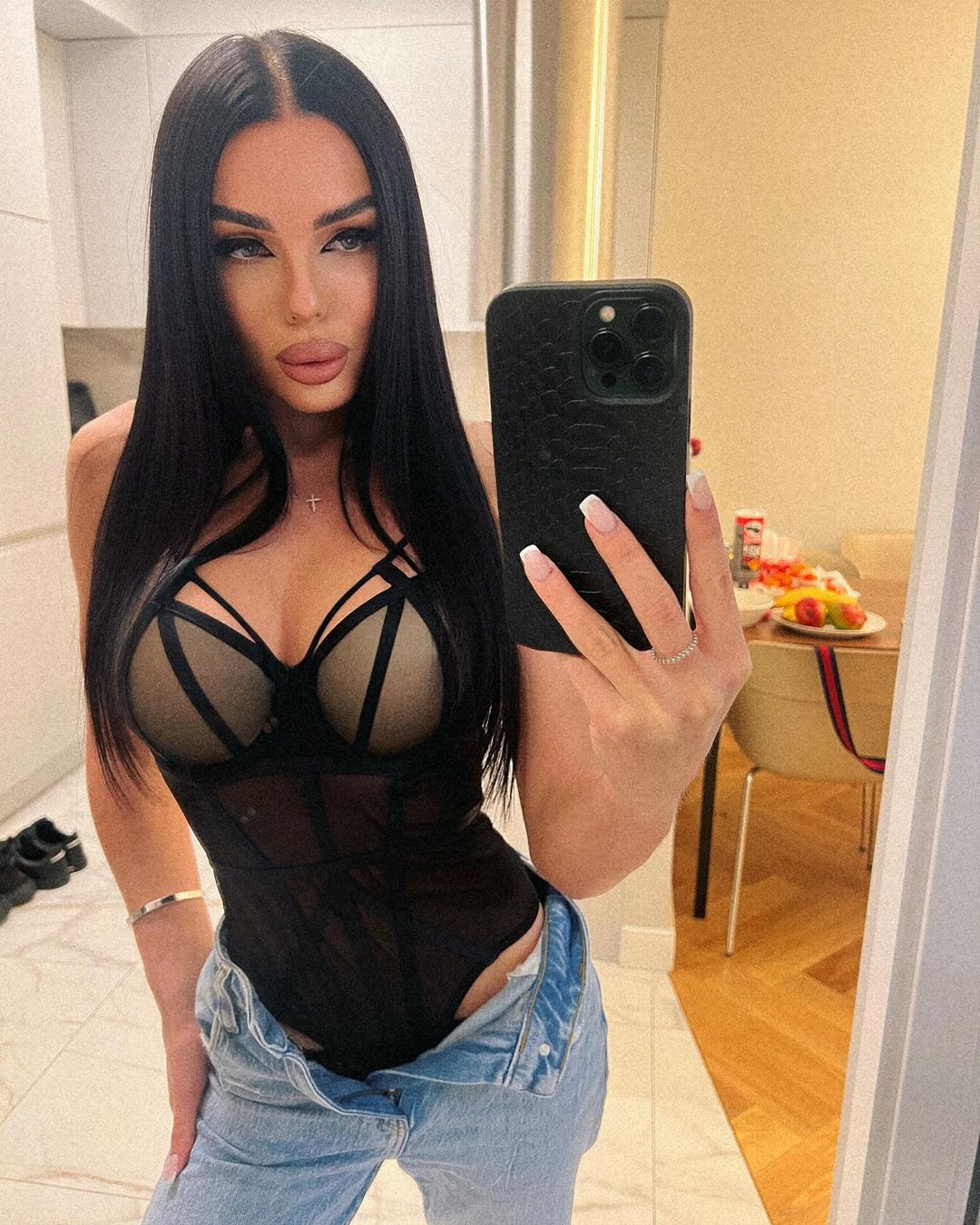 "Отмечаю жизнь": скандальная экс-пресс-офицерша ГПСУ Плантовская "загремела" в новый скандал