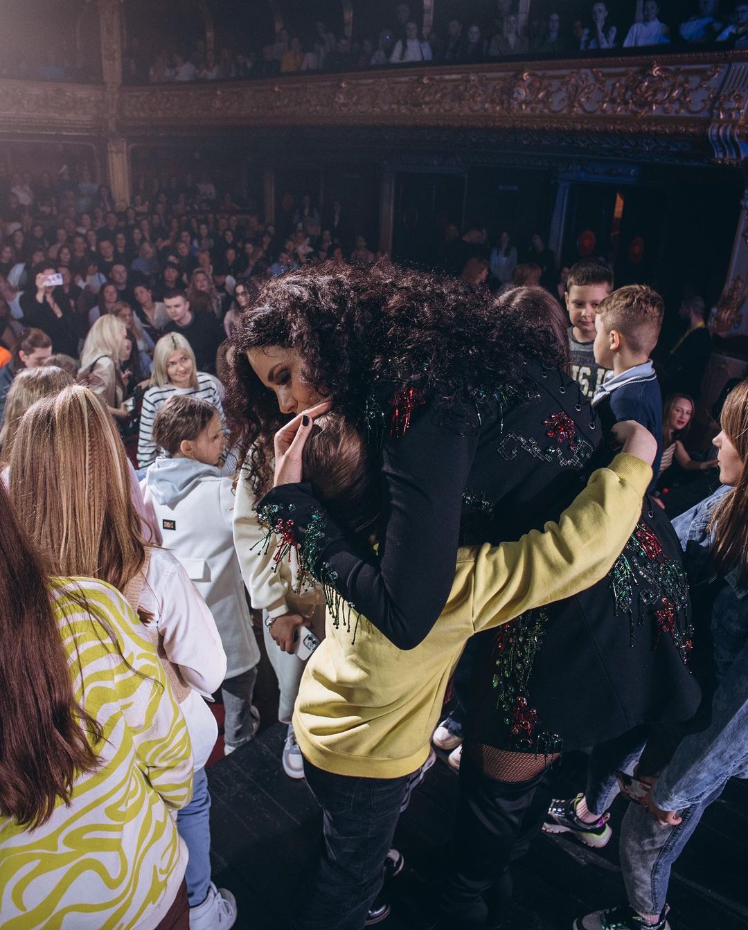 Помощь ВСУ, слезы счастья и никакого русского языка: 10 фактов о туре Насти Каменских