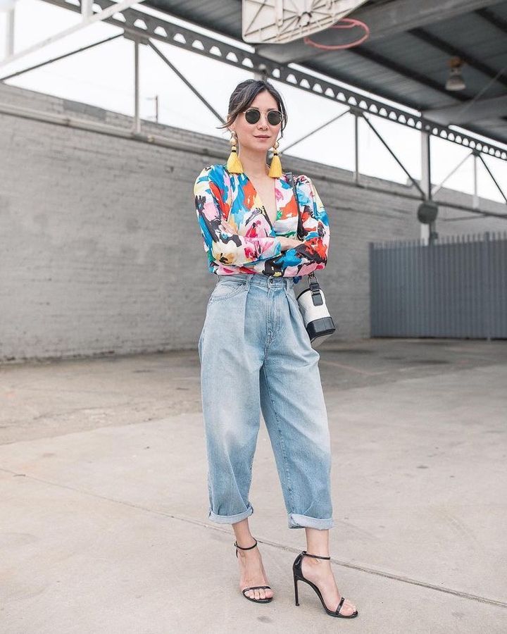 Ще вчора були в антитрендах, а сьогодні знову на піку моди. Як виглядають найстильніші джинси 2023 року