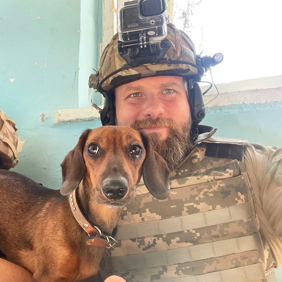 Боляче втрачати своїх: український актор повернувся додому після боїв за Сєвєродонецьк