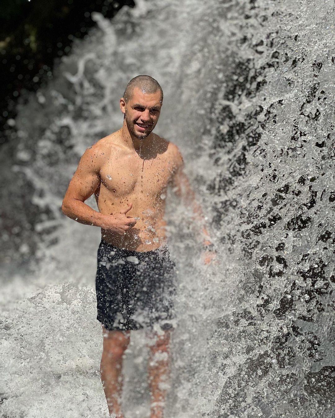 Украинский боксер отколошматил россиянина: яркое видео