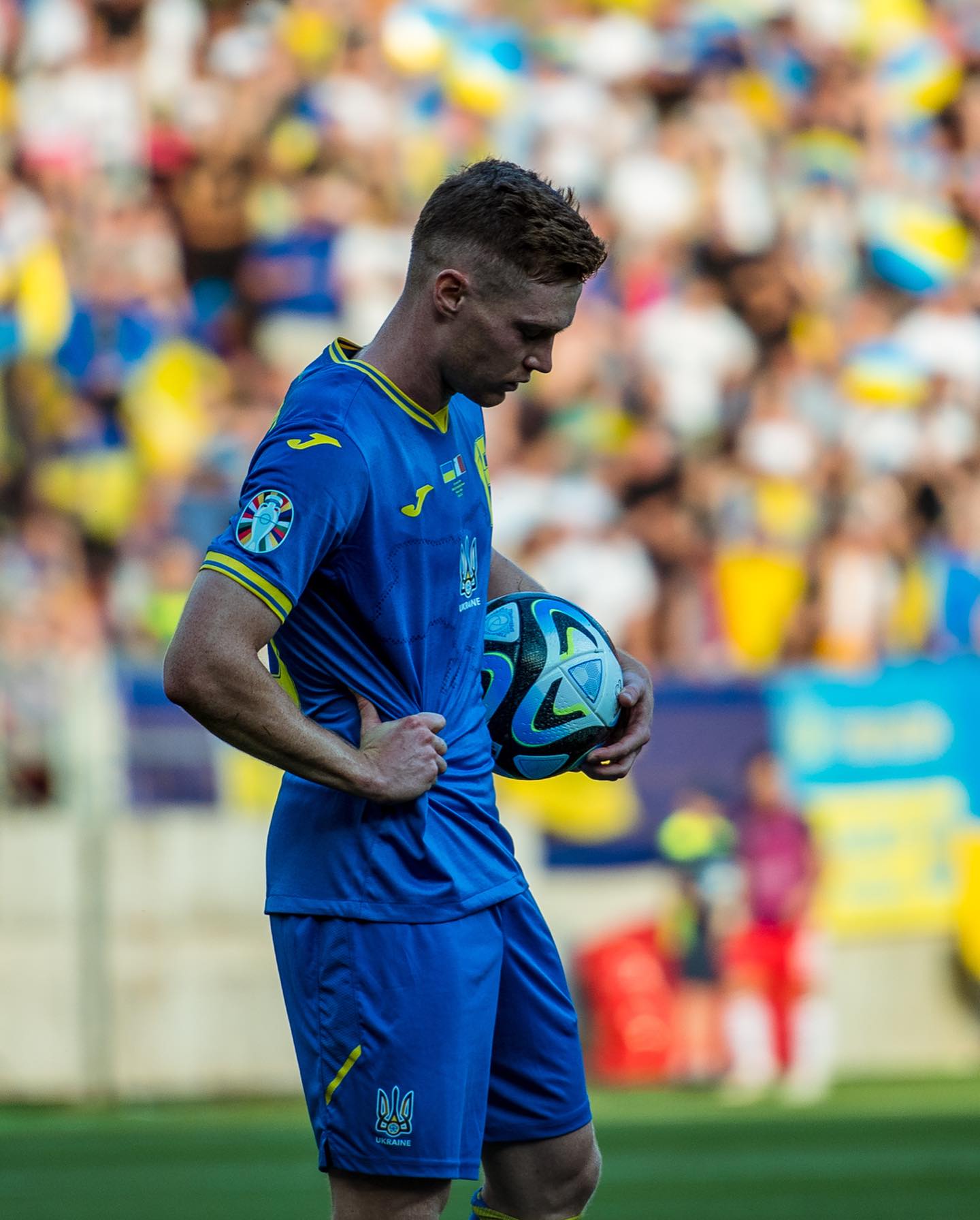 Віктор Циганков замилував сімейним новорічним фото з синочком