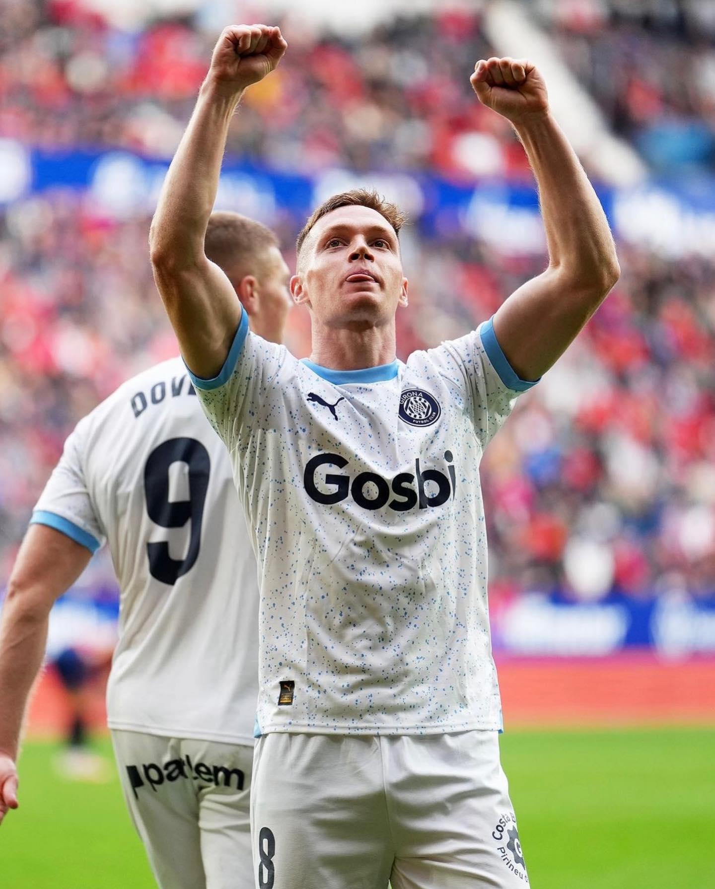 Віктор Циганков замилував сімейним новорічним фото з синочком