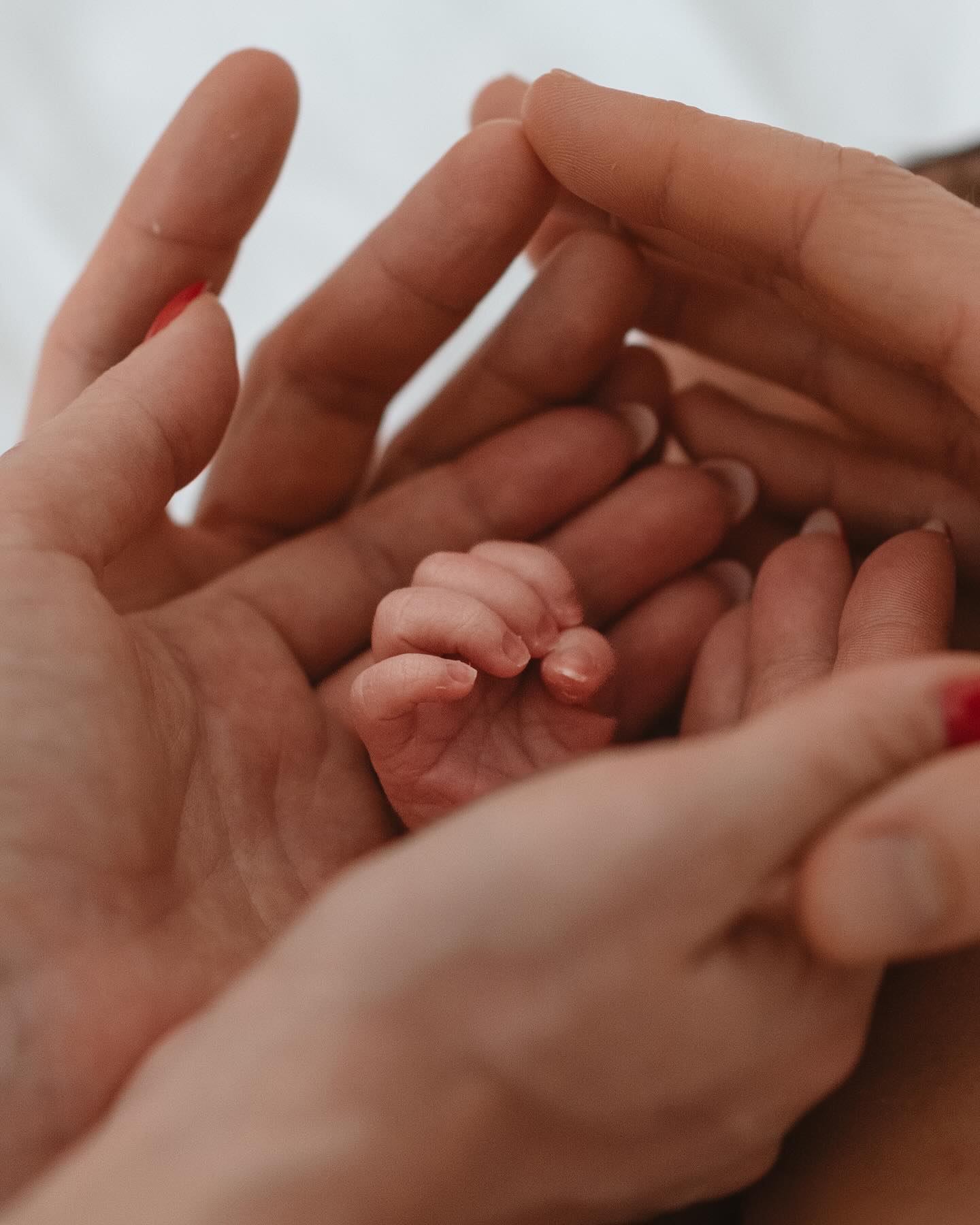 Козловський розчулив новими фото з крихітним сином Оскаром