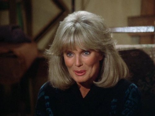 Все така ж красуня. Як зараз виглядає зірка серіалу "Династія" Лінда Еванс