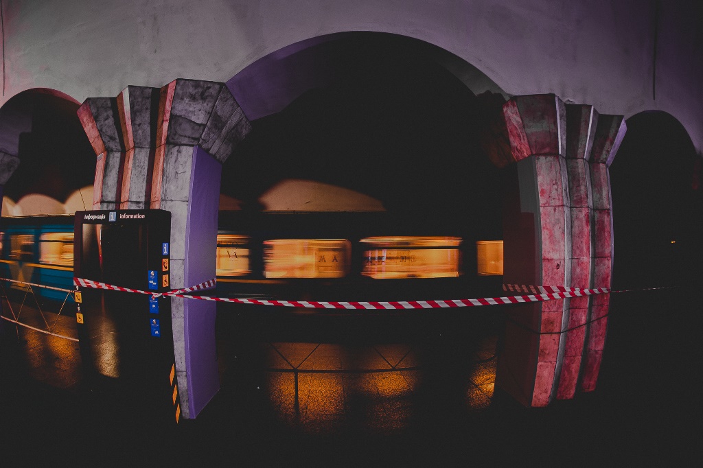 Макс Барских впервые с начала войны спел в Киеве: фото с необычного концерта