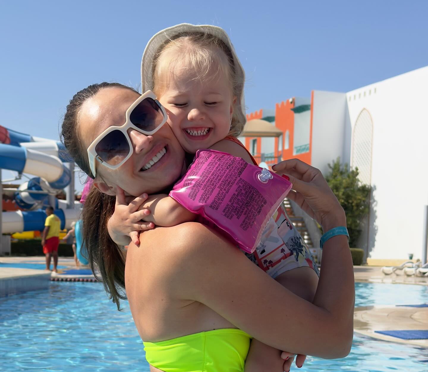 Ексдружина відомого українського телеведучого приголомшила заявою про колишнього: "не дає спокійно жити"