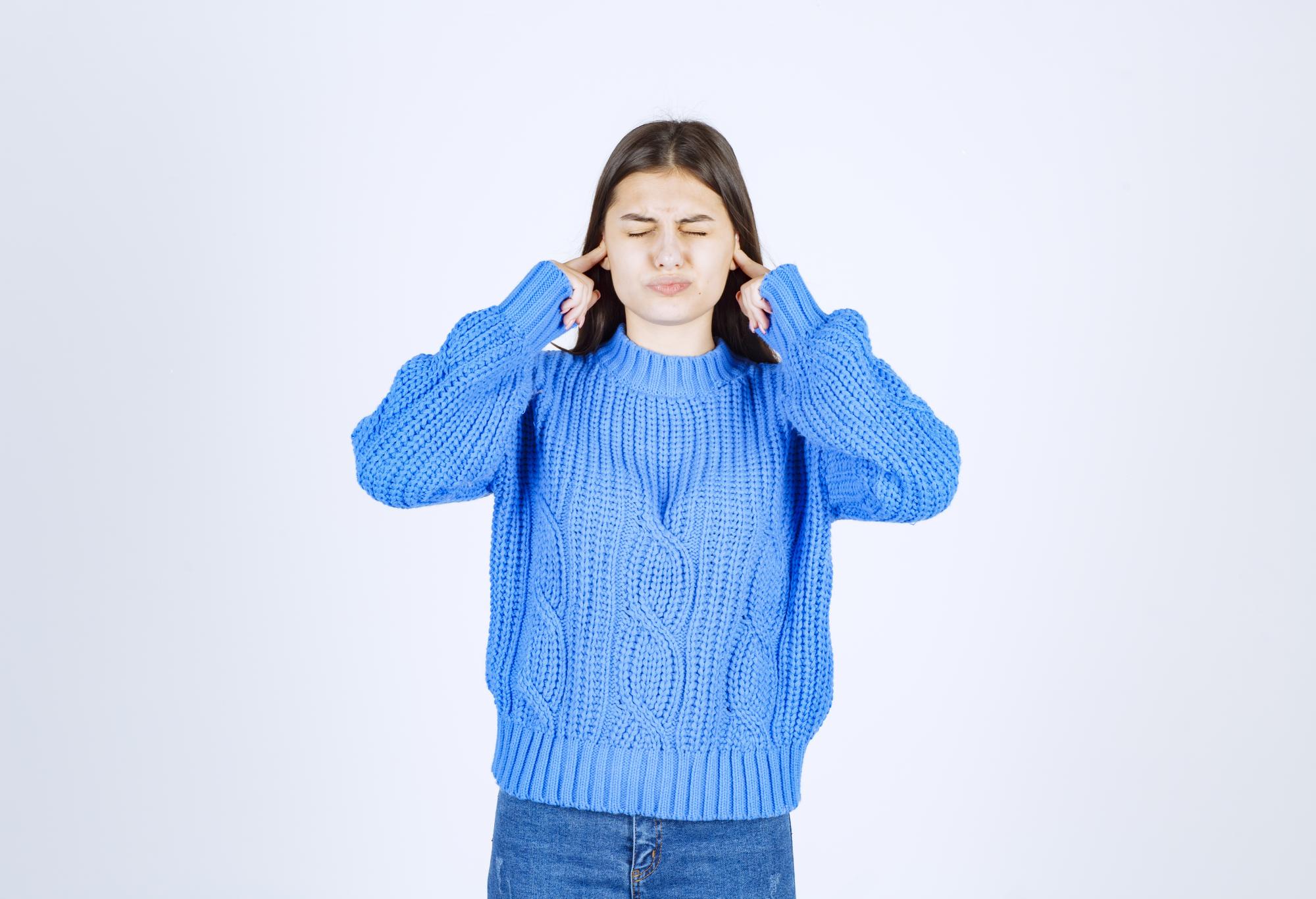 О чем свидетельствует звон в ушах и как избежать проблем