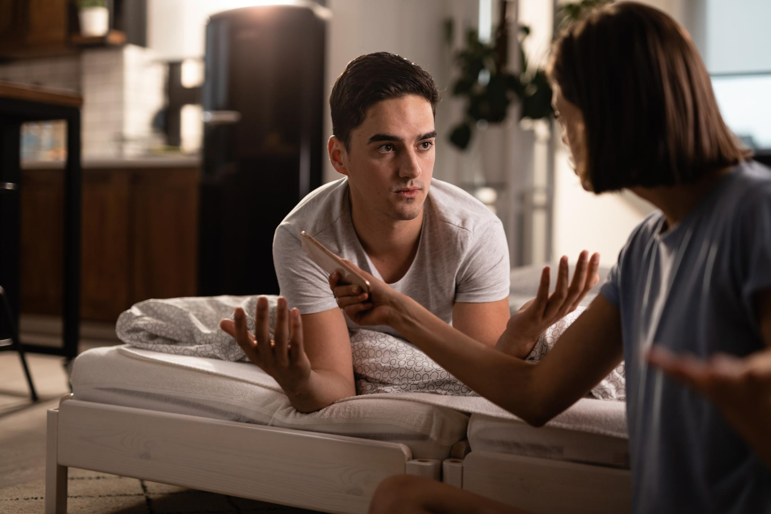 Психолог пояснила, як жінка руйнує чоловіка в чоловікові