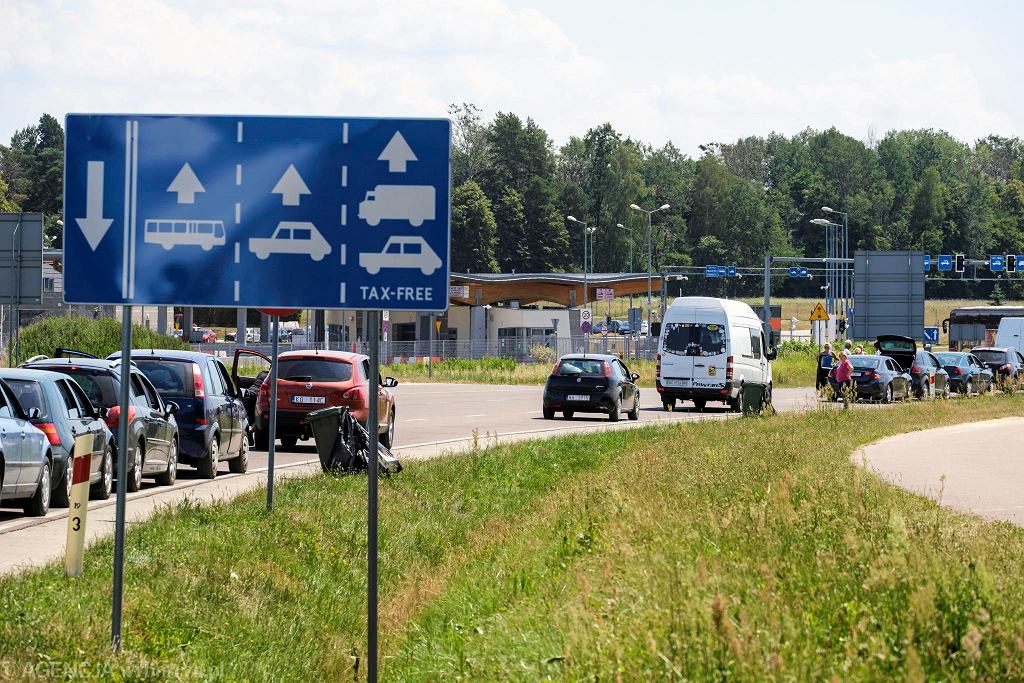 Многодневные очереди и жара: на польской границе у украинца случился удар, еще один мужчина умер