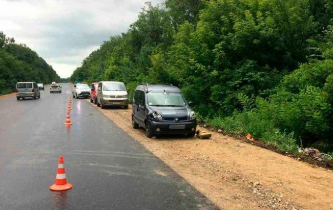 На Буковині під колесами авто загинула 70-річна велосипедистка