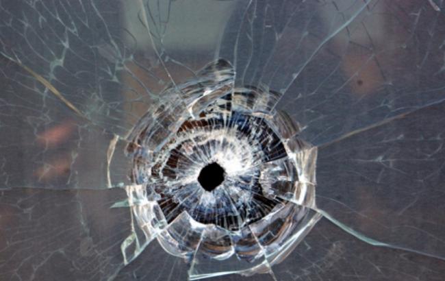 У Києві чоловік "бавиться", стріляючи з гвинтівки по вікнах