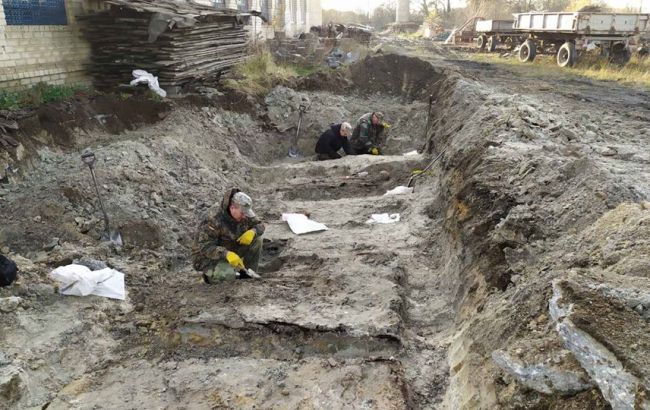 У Рівненській області розкопали під асфальтом братську могилу воїнів УПА