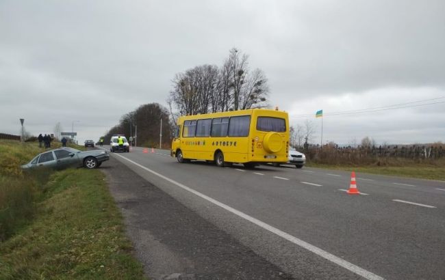 У Львівській області в ДТП зі шкільним автобусом постраждали діти