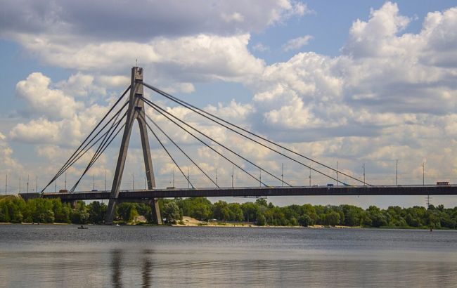 В Киеве ограничат движение на Северном мосту из-за ремонтных работ: как проехать