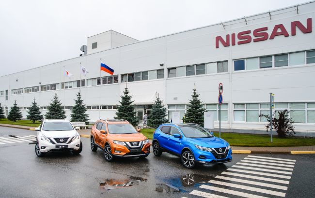 Nissan зупиняє виробництво автомобілів в Росії