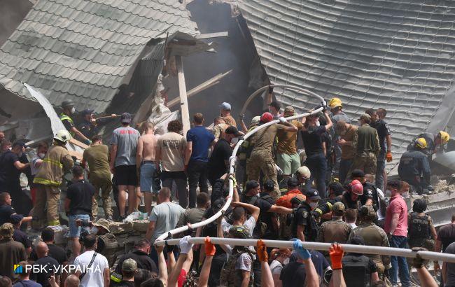 Не только "Охматдет". Разрушения из-за атаки на Киев есть в 7 районах, число жертв растет