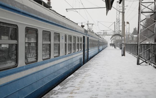 Обстріл залізничних станцій в Україні: з'явився список електричок, що запізнюються