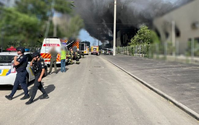 Росіяни обстріляли цивільну інфраструктуру Одеси, є поранені