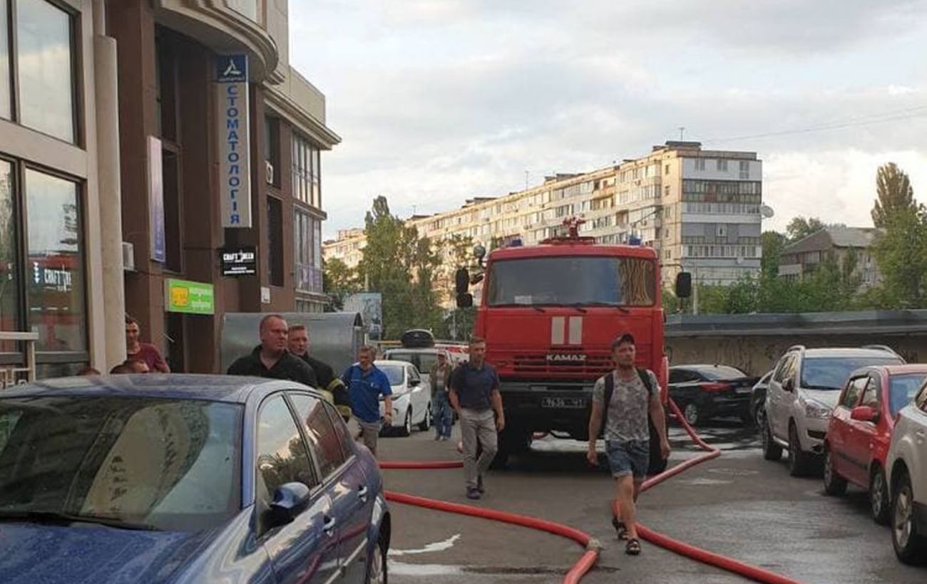 Fire in Kiev – the Silpo supermarket in Svyatoshinsky district was on fire