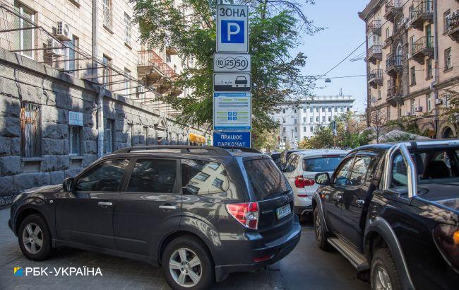 В Україні буде більше платних парковок: Кабмін передає повноваження на місця