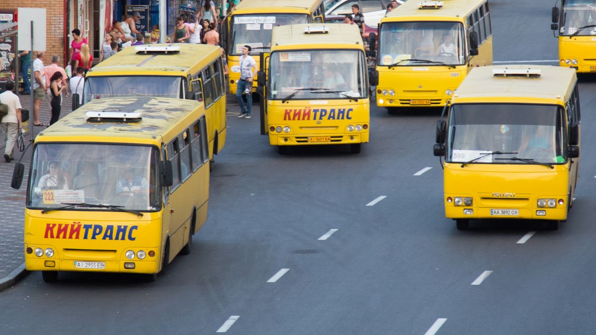 «Фонтанка» показывает видео из автобуса, двери которого зажали ребенка