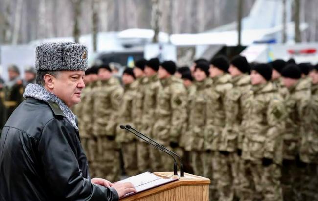 Порошенко предлагает Раде упростить порядок вещевого обеспечения военных