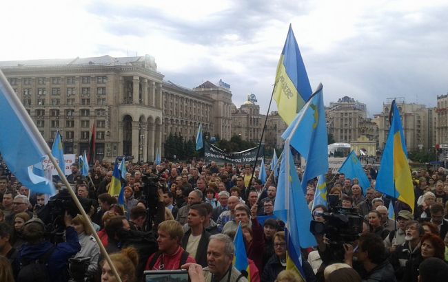 На Майдане проходит митинг в память о жертвах депортации крымских татар