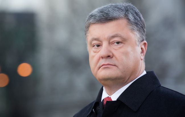 Порошенко поздравил матерей героев