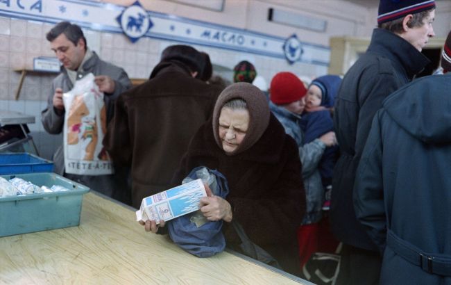 Всплыли запрещенные фото последних дней СССР. Возвращаться в этот ужас точно не захочется