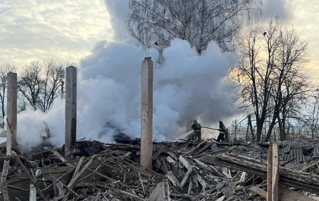 Ракетный обстрел Сумской области: количество погибших возросло, разбор завалов продолжается