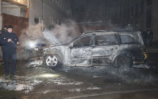 В Ужгороде сожгли автомобиль экс-главы Закарпатского облсовета