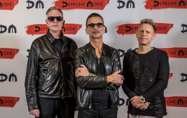 Вокалиста Depeche Mode госпитализировали накануне концерта в Киеве