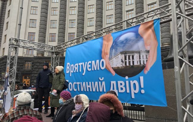 Активісти зібрались під Кабміном, щоб нагадати Ткаченку про Гостиний двір