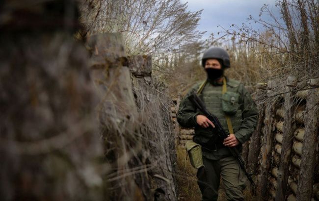 Боевики на Донбассе семь раз обстреляли позиции ООС, погиб военный